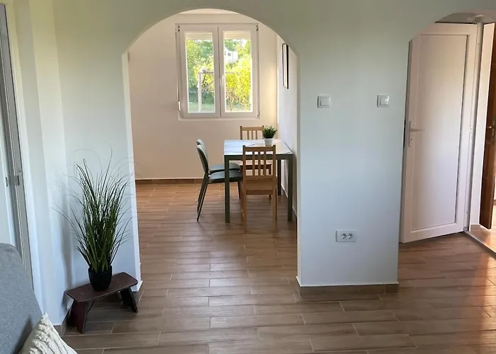 Feriehus Deda Momirov Zavicaj *