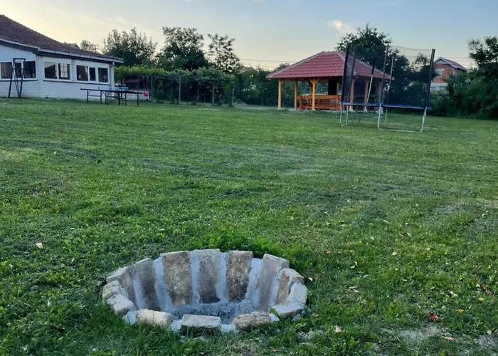 Deda Momirov Zavicaj Feriehus