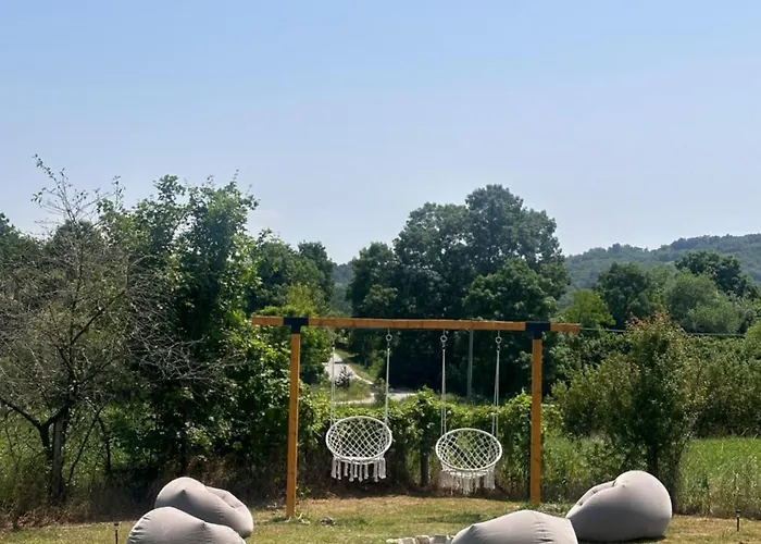 Deda Momirov Zavicaj Feriehus Tulez